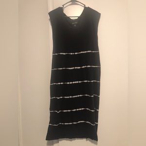 Universal Thread Black and White Midi Shift Dress